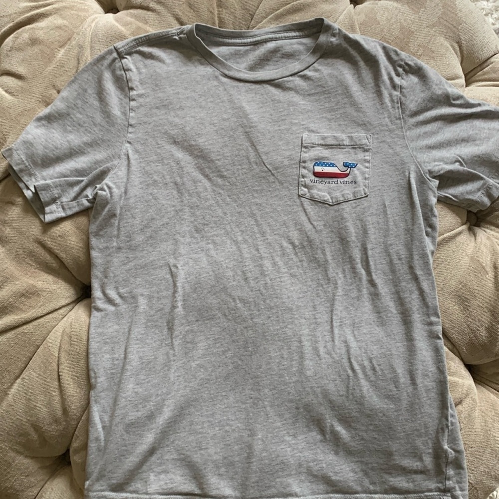 Vineyard Vines Kids Short Sleeve Pocket Tee in Light Gray with Red & Blue Whale